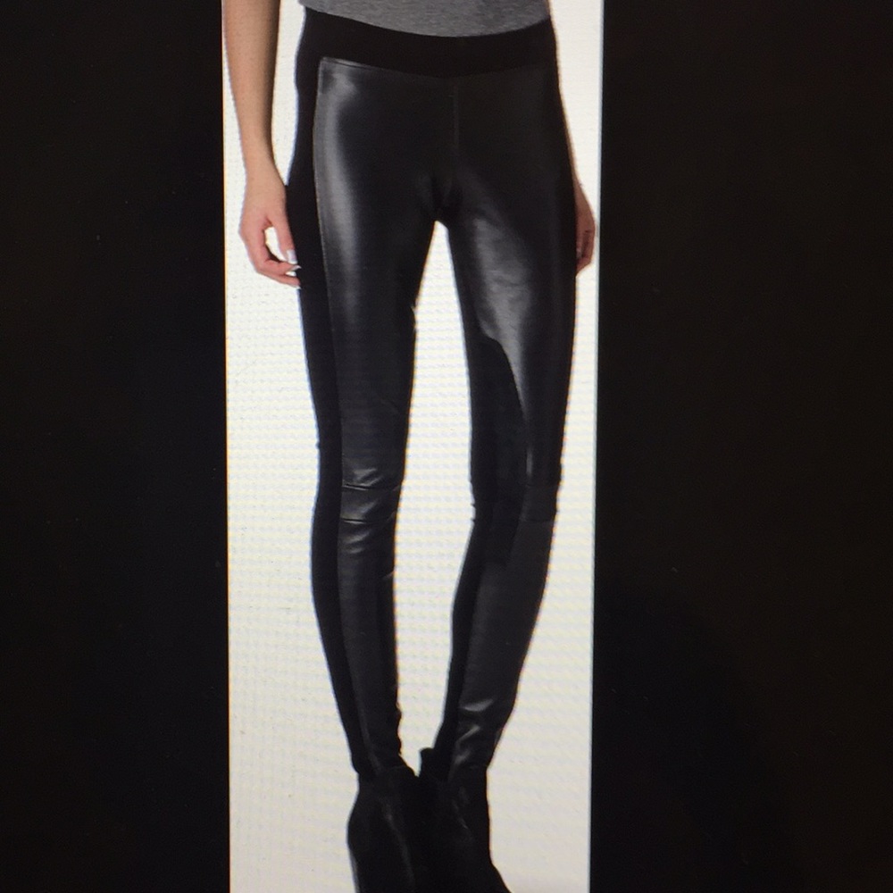 Sandro size 2 leather skinny pants & zipper detail